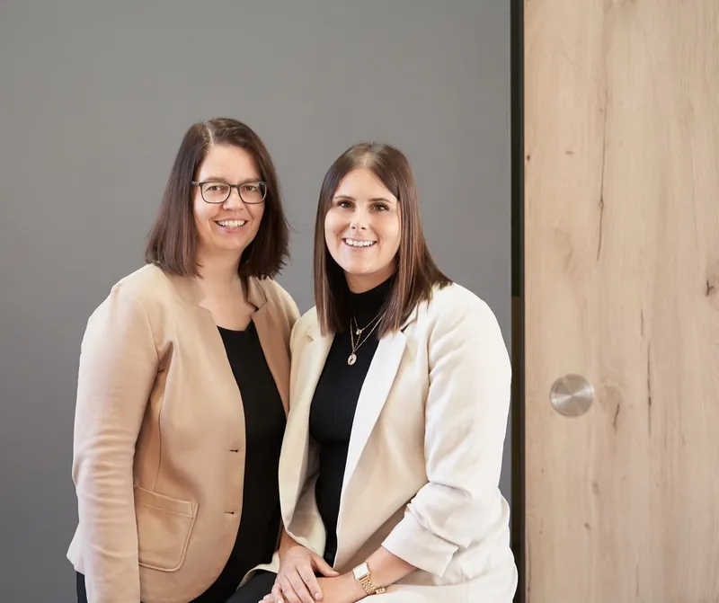 Bianca Loock-Hummel und Sarah Engel, Personalabteilung SchwörerHaus